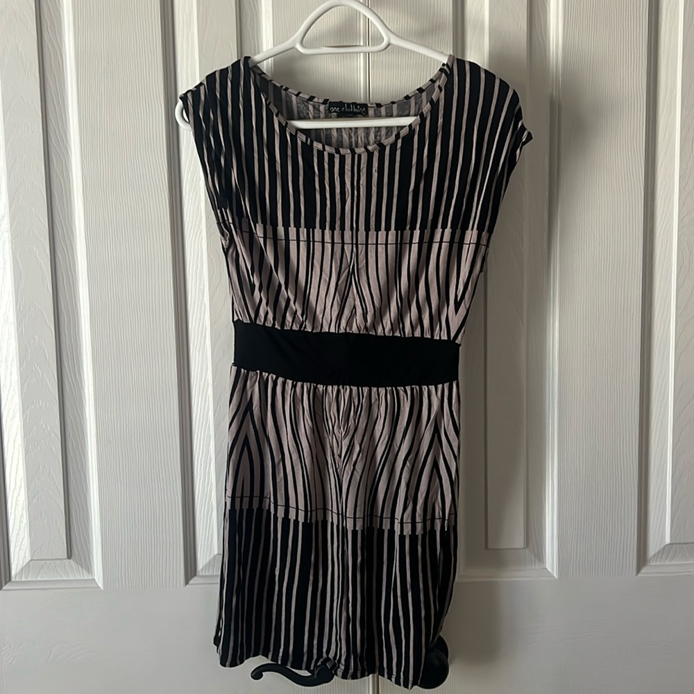 EUC One Clothing lightweight dress size small